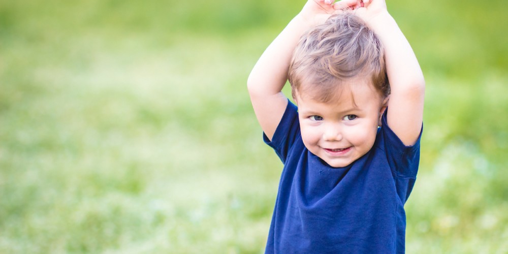 Kleiner Junge in blauem Shirt Kleiner Junge in blauem Shirt
