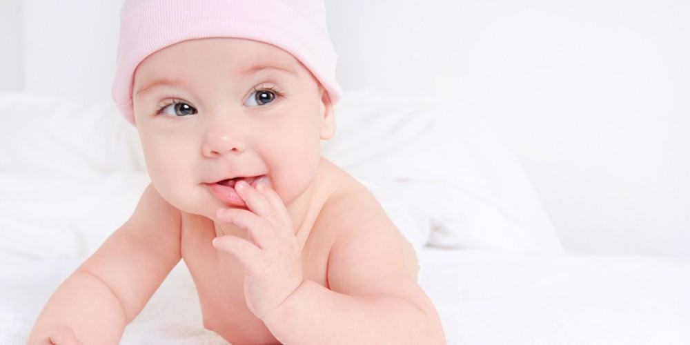 Baby mit rosa Mtzchen