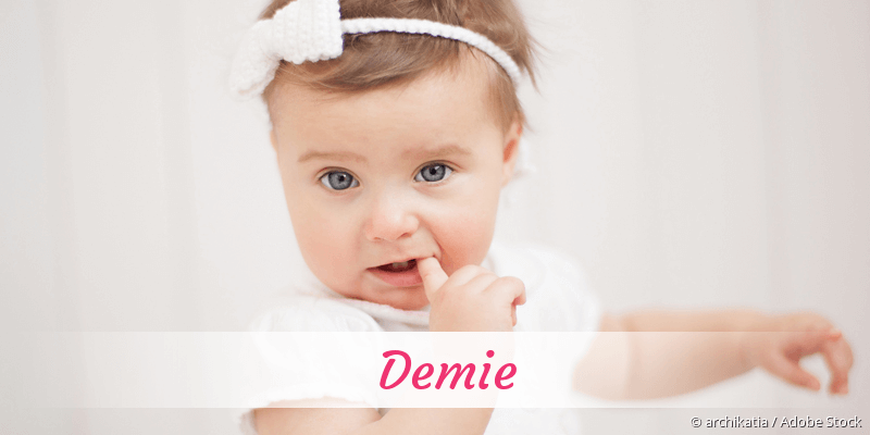 Baby mit Namen Demie